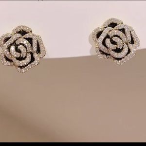 👇🏻$Reduced to lowest price. Gorgeous sparkling flower Cubic Zirconium earrings